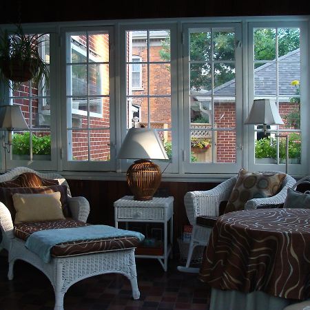 Robinsong Bed & Breakfast Thorold Екстериор снимка