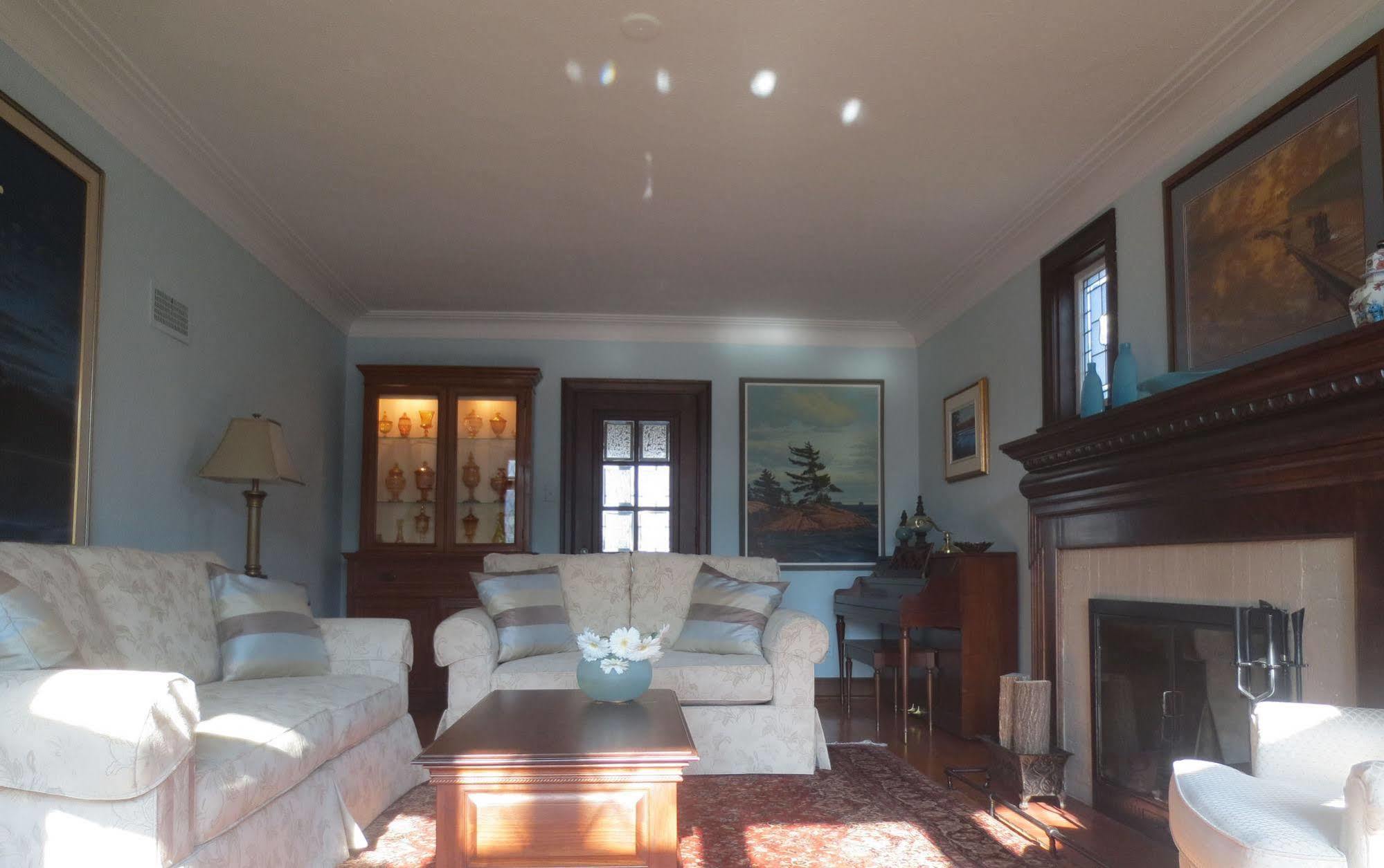 Robinsong Bed & Breakfast Thorold Екстериор снимка