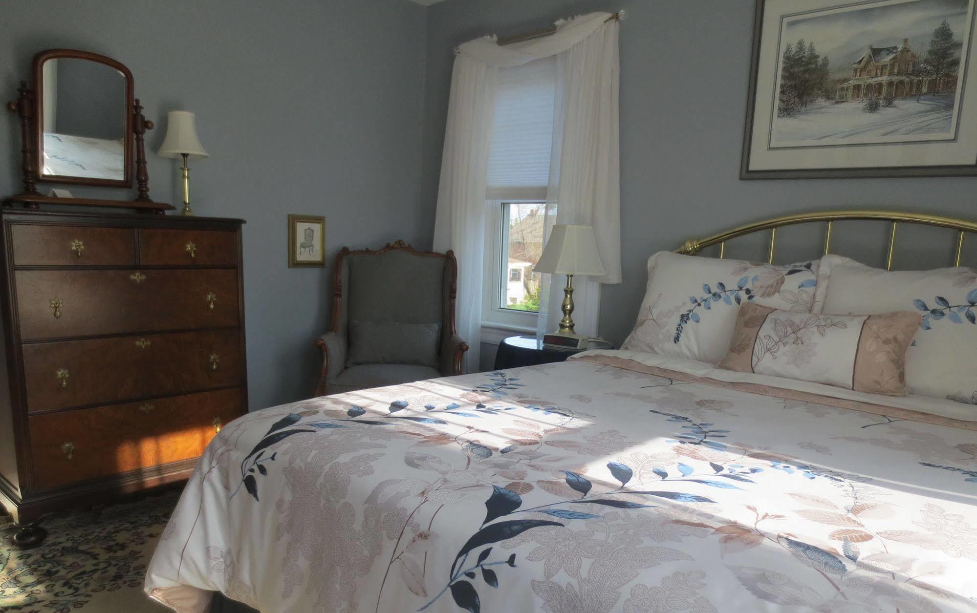Robinsong Bed & Breakfast Thorold Екстериор снимка