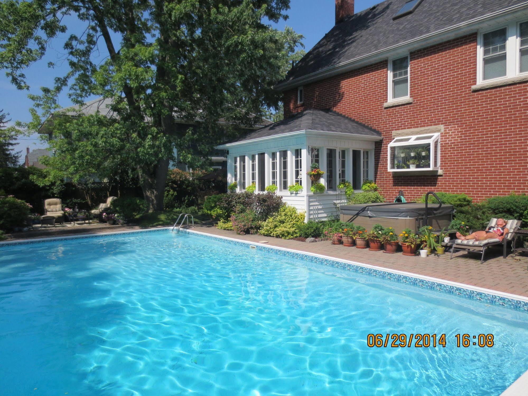 Robinsong Bed & Breakfast Thorold Екстериор снимка