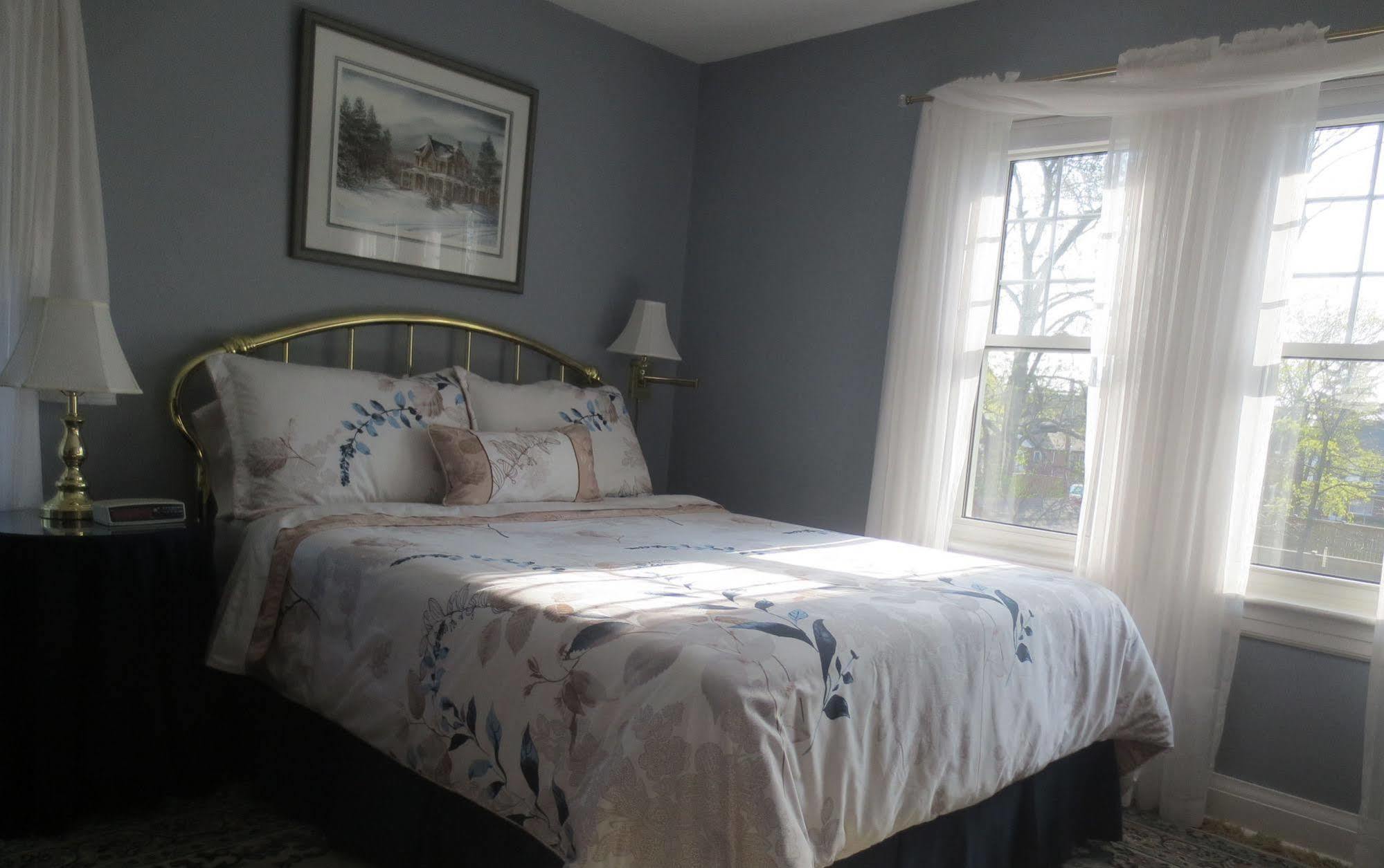 Robinsong Bed & Breakfast Thorold Екстериор снимка