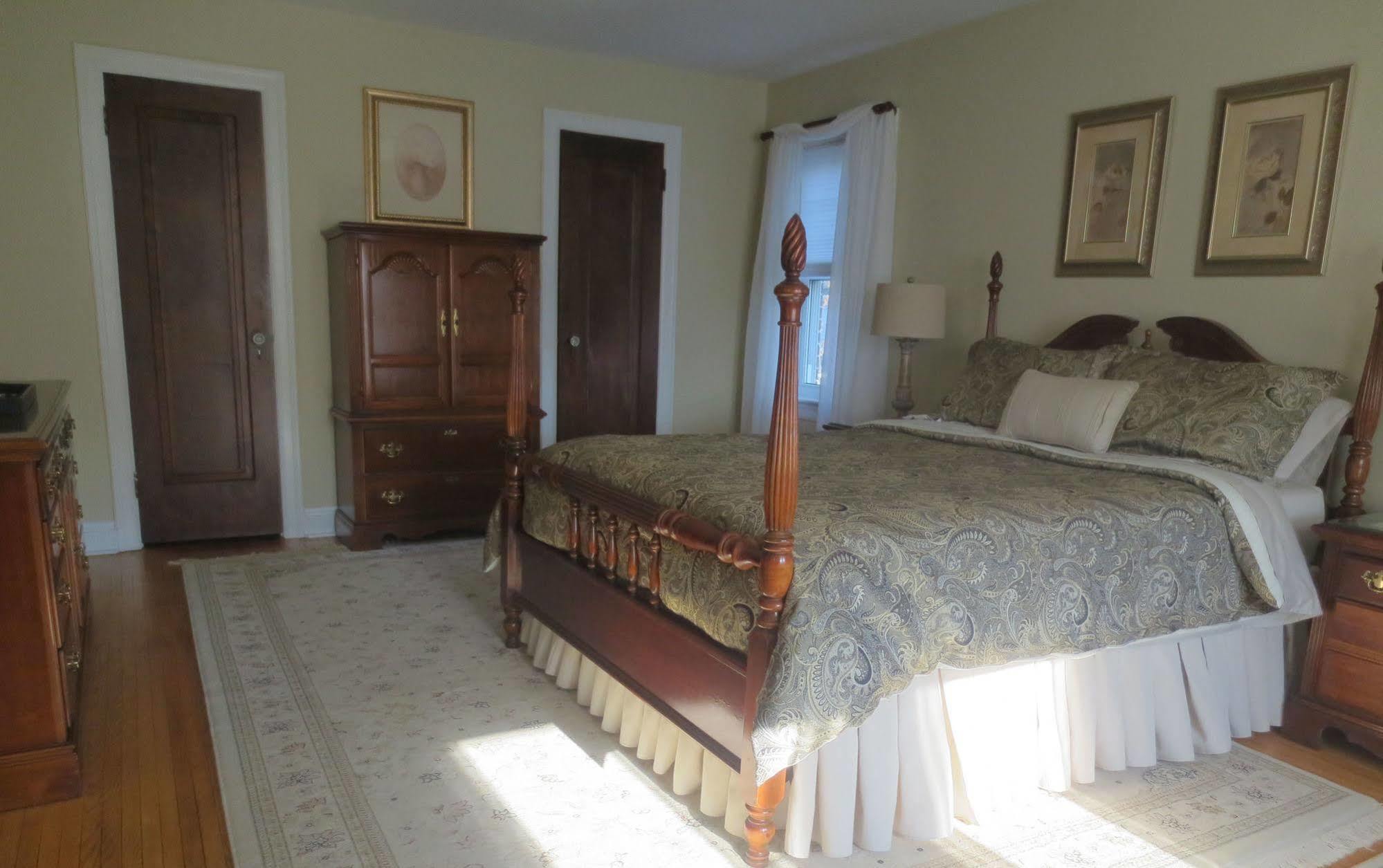Robinsong Bed & Breakfast Thorold Екстериор снимка